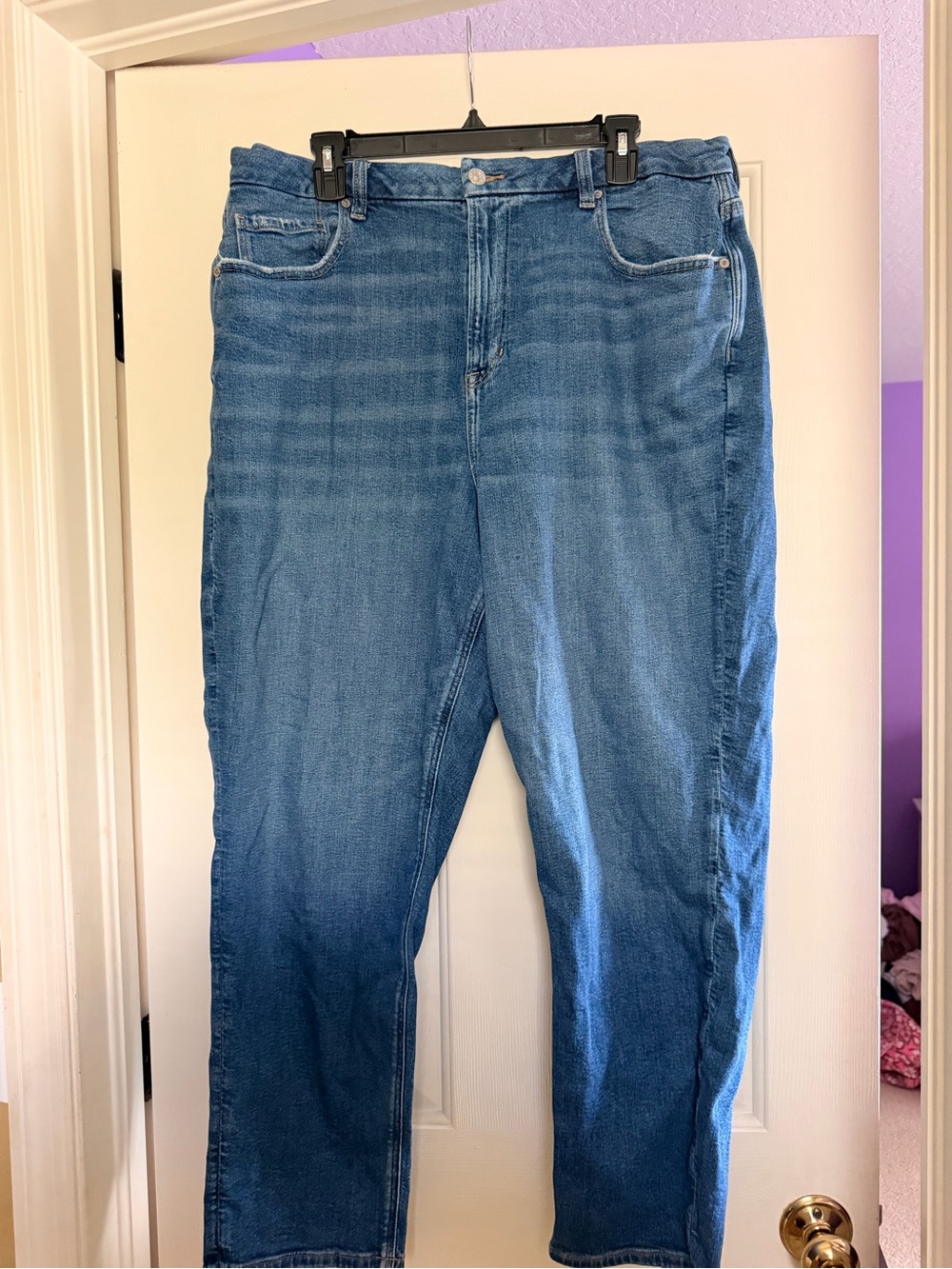 American Eagle Outfitters Straight-Leg Jeans in Medium Blue